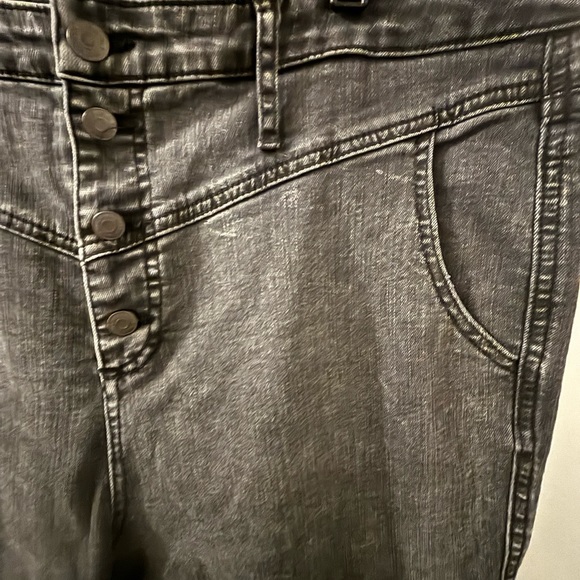 WILD FABLE High Waisted Button Fly Jeans | 16 - Picture 7 of 14
